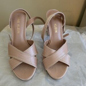 Anne Klein Pink Heeled Sandals with Cross-Strap Design